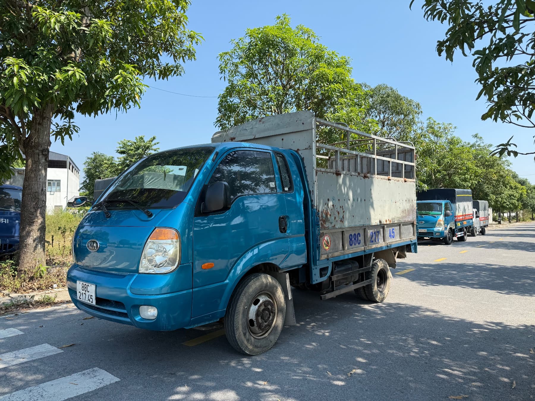 Xe tải Kia Bongo 2006 (mở cánh dơi) thùng bạt